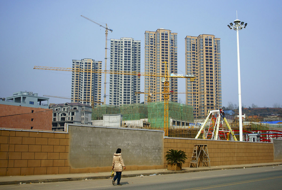 小区投资金额9-11万元，有多少种建造方案？