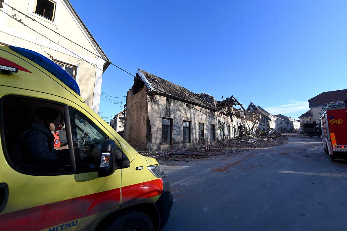 岳西县技工学校2023年专业设置：机械、电子、建筑、汽车