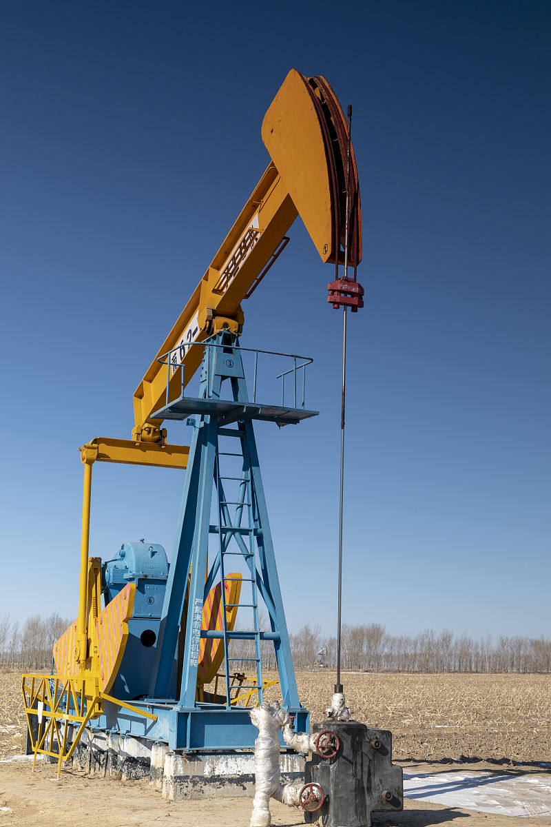 游梁式抽油机结构及工作原理1000字