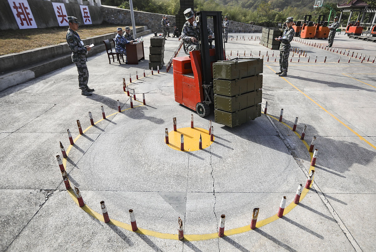 解释一下这段代码void EvaluateCollisionCollision collision float minDot = GetMinDotcollisiongameObjectlayer; forint i = 0; i collisioncontactCount; i++ Vector3 normal = collisionGetCo