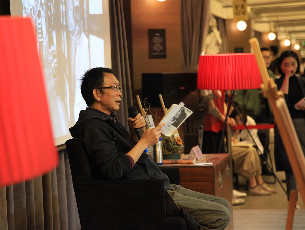 悲伤诗歌：在寂静黑夜中寻找光明