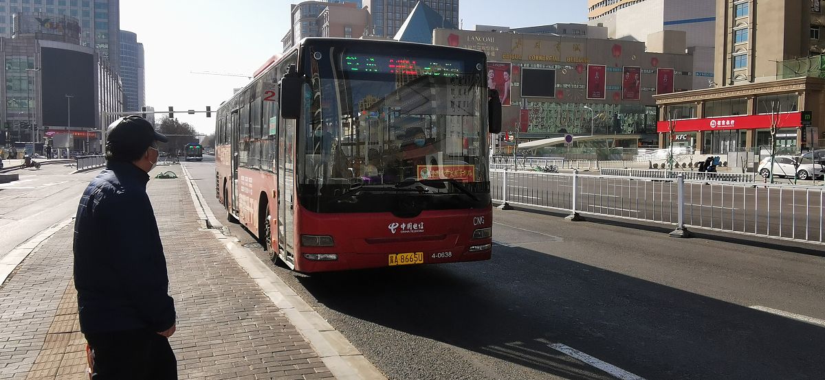 G3492到石家庄那个站台下车帮我用230字详细描述