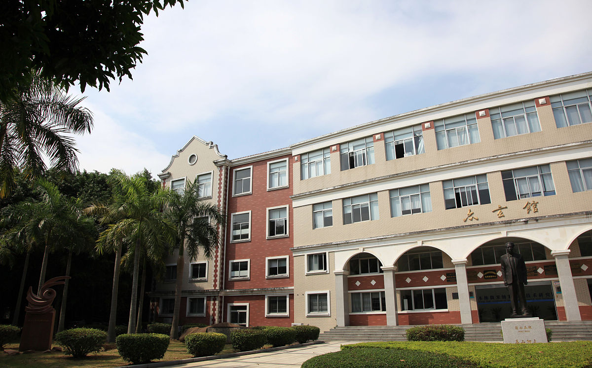 厦门华天涉外职业技术学院旅游管理（商铁乘务方向）专业就业方向：旅游业发展前景分析