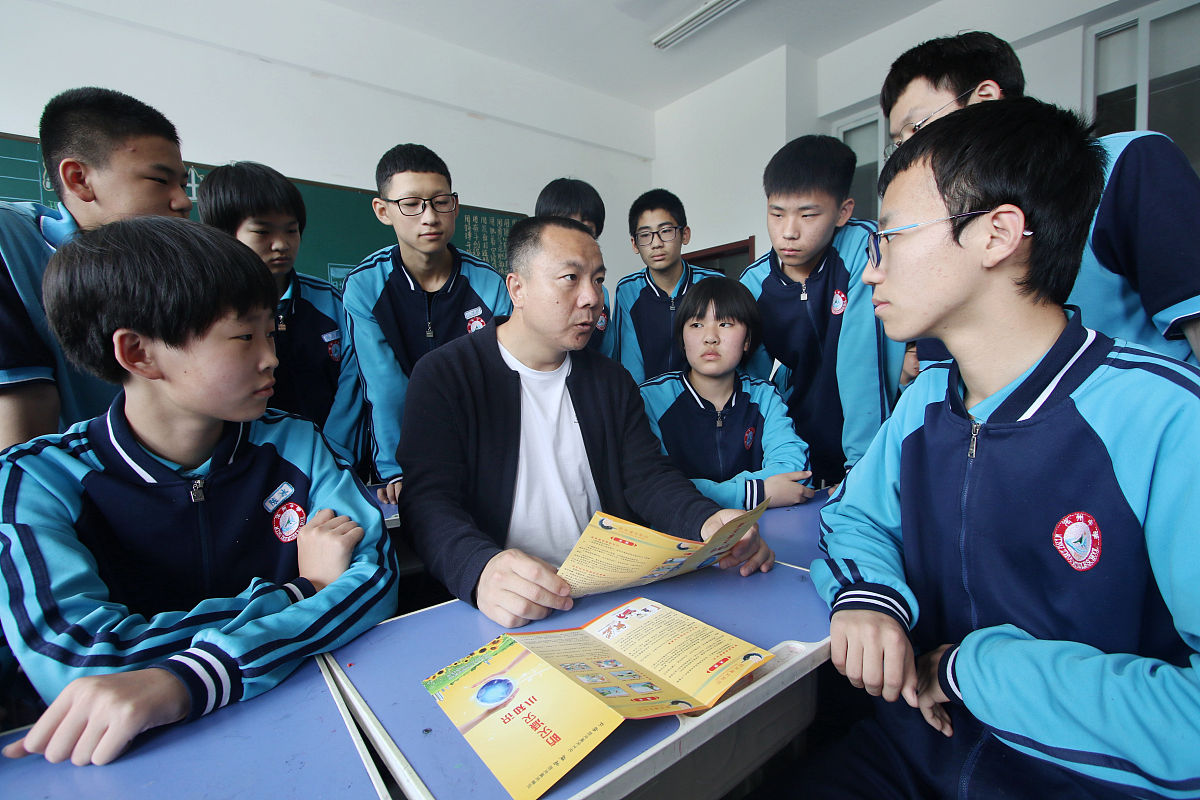 龙江职校优秀学生梁浩楠：品学兼优，乐于助人