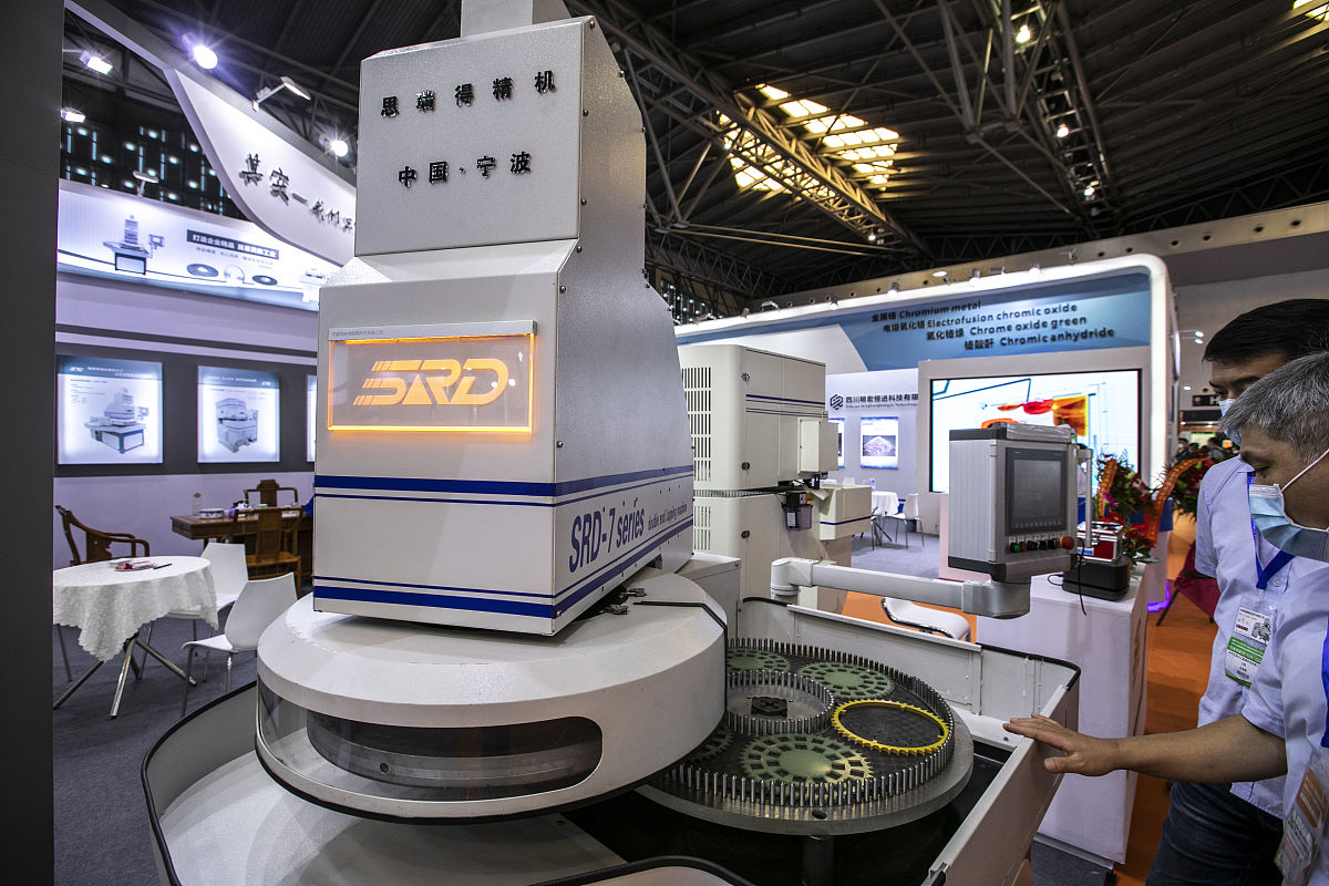 粉末冶金材料制备流程演示及粉末粒度分析实验结果分析