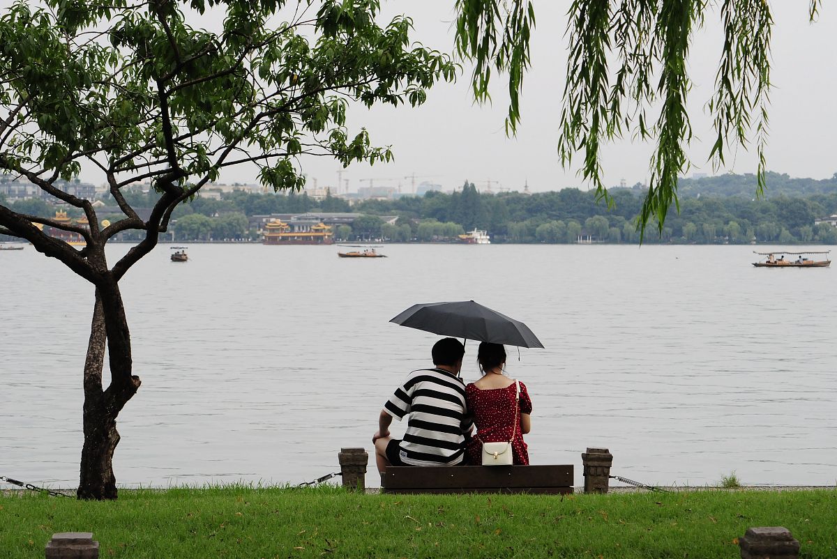 秋天的西湖：如诗如画的美景