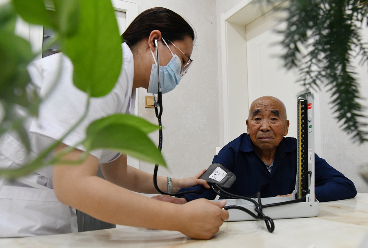 中国鼻饲老人比例及数量：挑战与应对