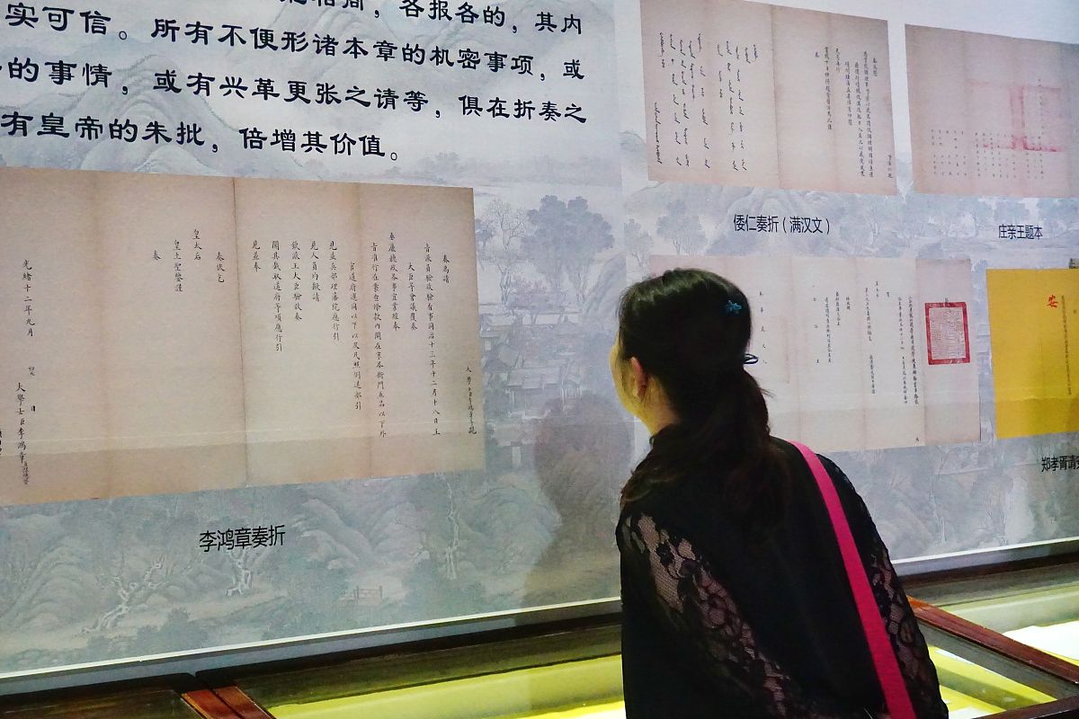 如果加热板的温度保持恒定那么输出的热量可以通过以下方式进行计算：