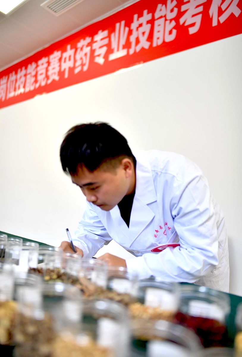 普洱卫生学校药剂专业介绍 - 培养优秀的药剂师