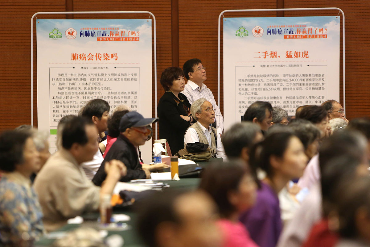 社区老年大学举办健康讲座，关注老年人健康问题
