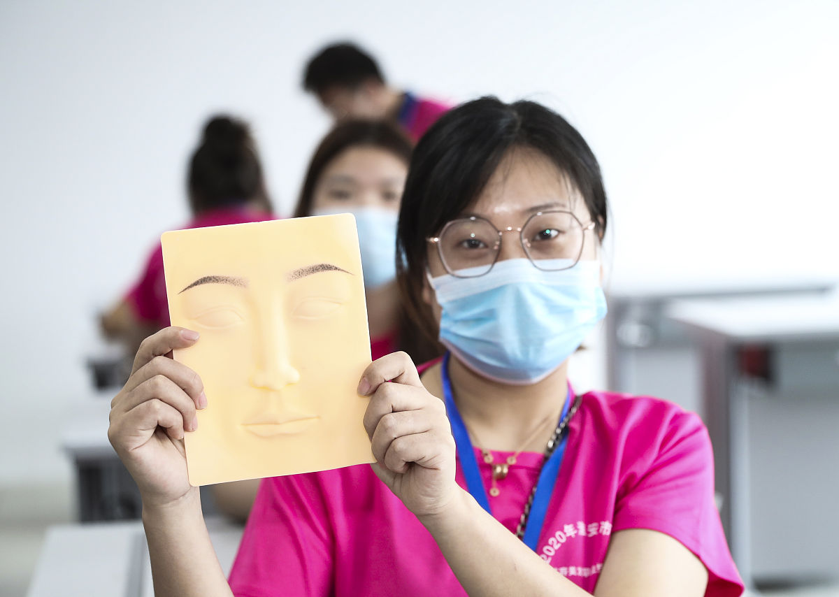 写一篇纹绣大赛致辞稿