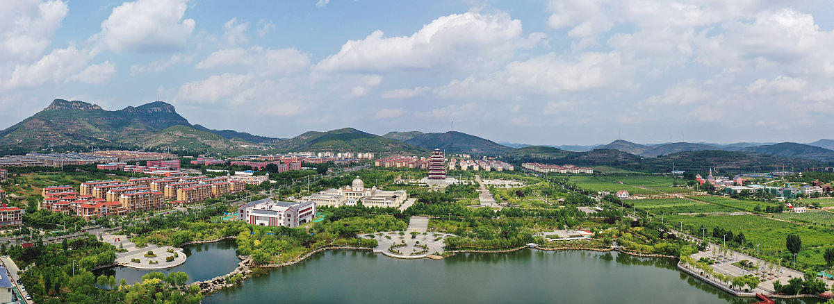 2020年6月29日,山东枣庄,雨过天晴,空气清新,蓝天白云美景令人陶醉.