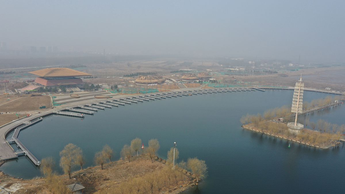 2021年3月10日,河北保定,无人机航拍正在进行改造提升的白洋淀景区旅