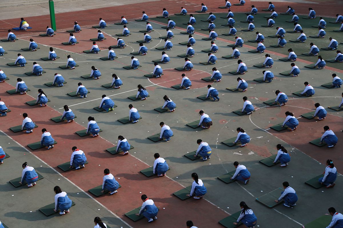 电子信息硕士毕业生自我鉴定从以下三个方面说起：思想上、实践中、学习上