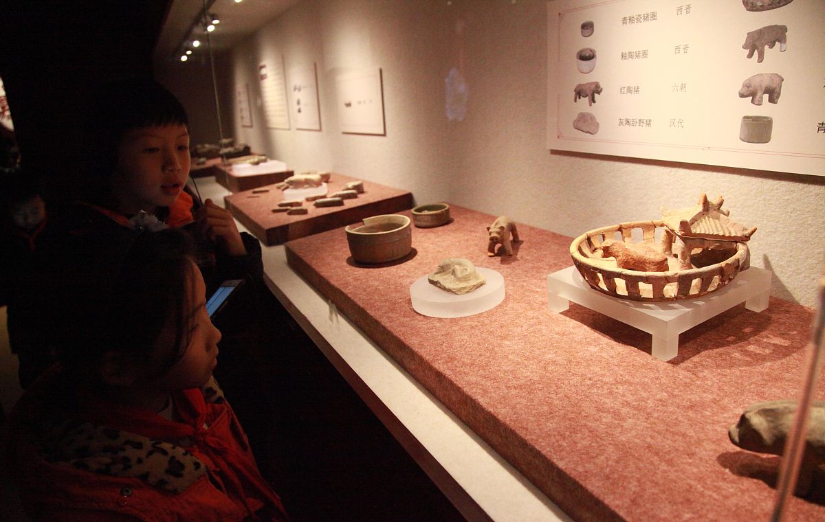 历史学习模块：便捷的古诗词复习功能