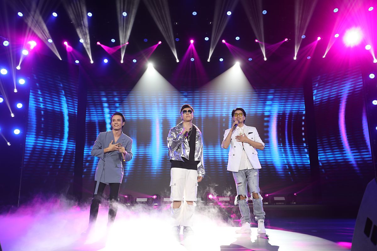 歌曲uh主持串词可以找一些要高级点的54运动主持用高中生主持的这是独唱。而且这是一首rap歌曲