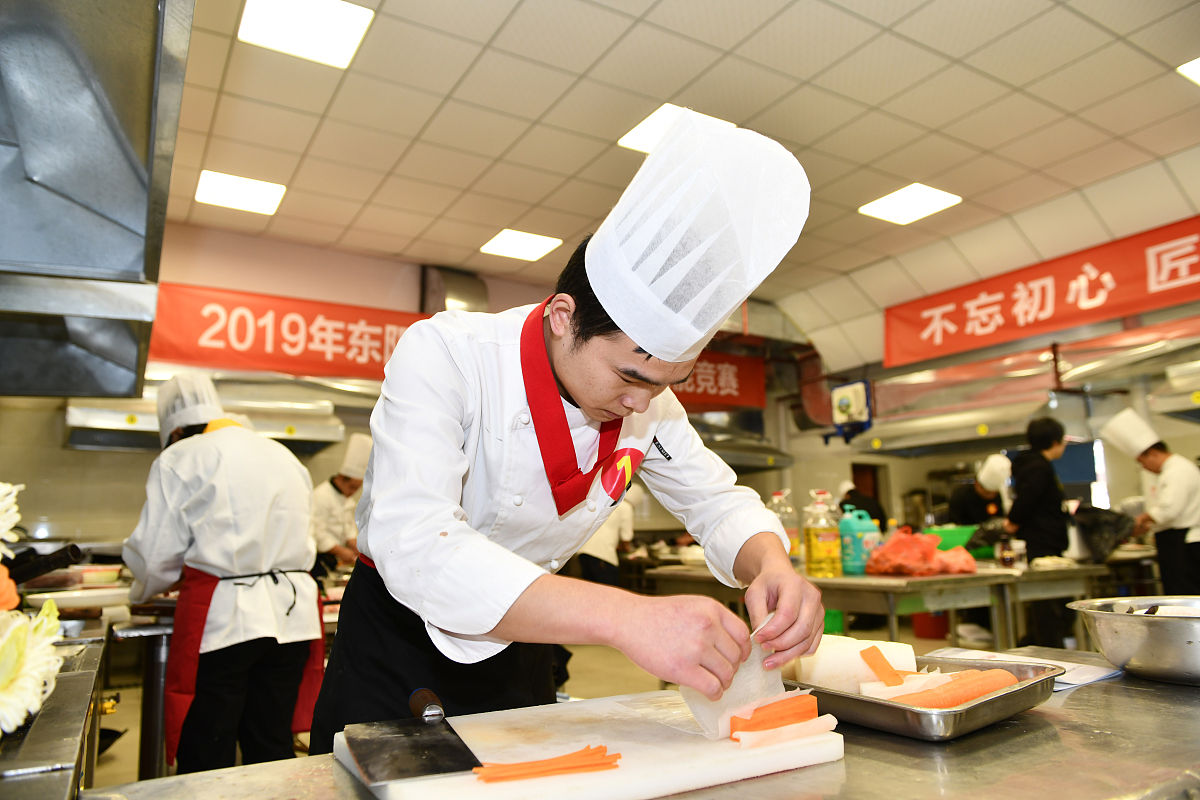 兴仁市民族职业技术学校服装设计与工艺专业好不好发展前景怎样怎么样