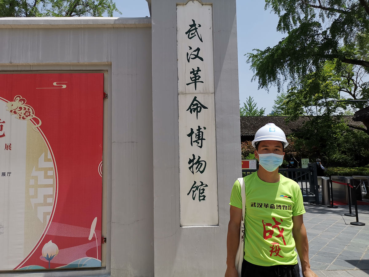 疫情中的英雄：致敬那些无私奉献的人