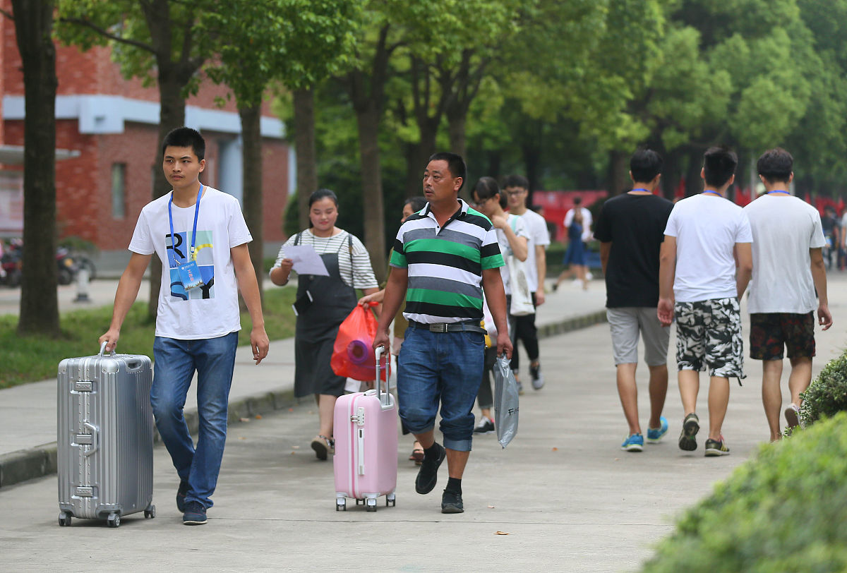 春季入学VS秋季入学:全方位解读大学入学时间差异