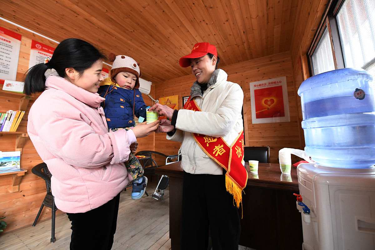 七年级志愿者：我在雷锋驿站打扫街道的经历