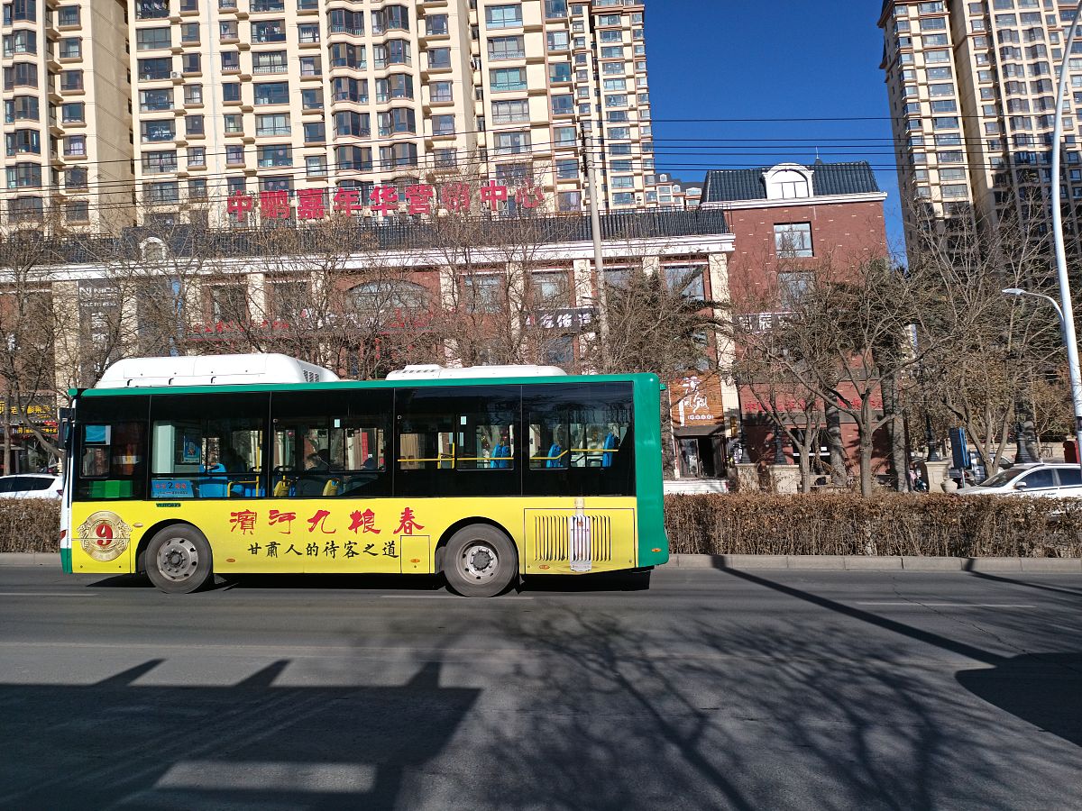 212路公交车发车间隔：影响因素及调整策略