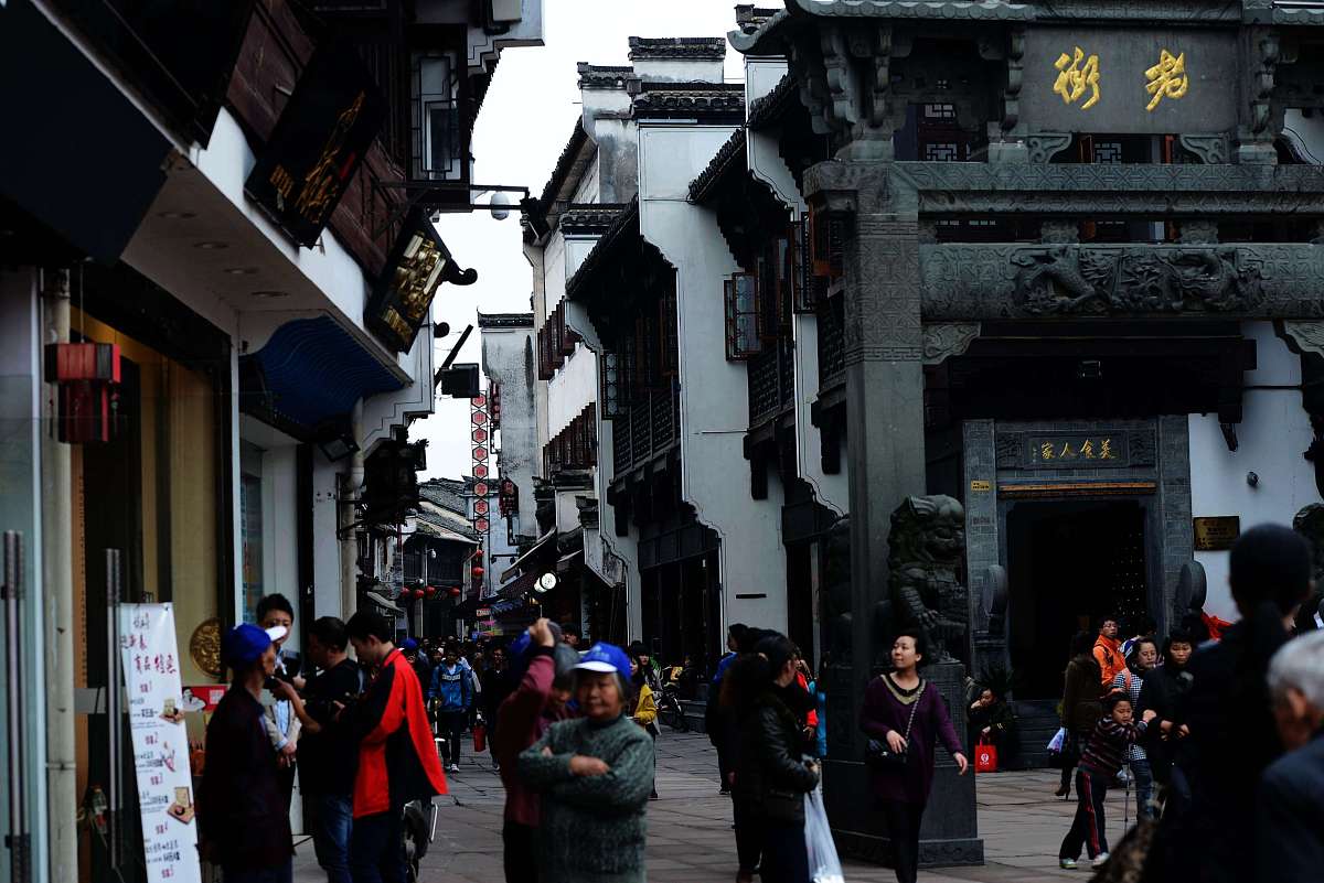 屯溪旅游景点大全：老街、青云谱、宏村等热门景点推荐