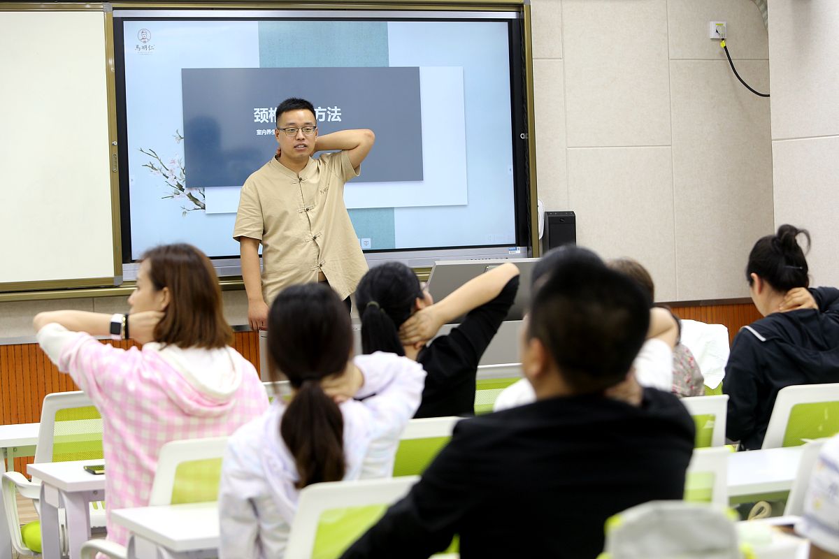 成都男生学幼师就业前景分析：好找工作吗？