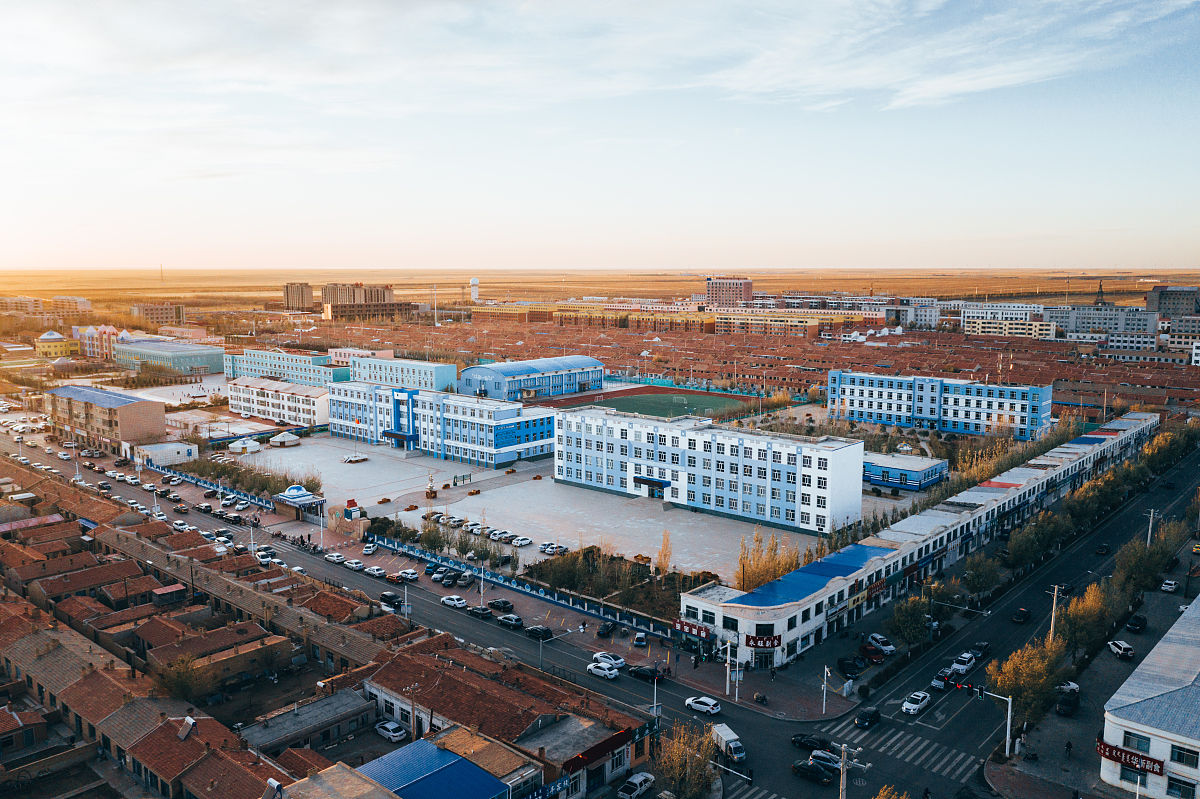 西乌素图村今年改造吗帮我用200字详细描述