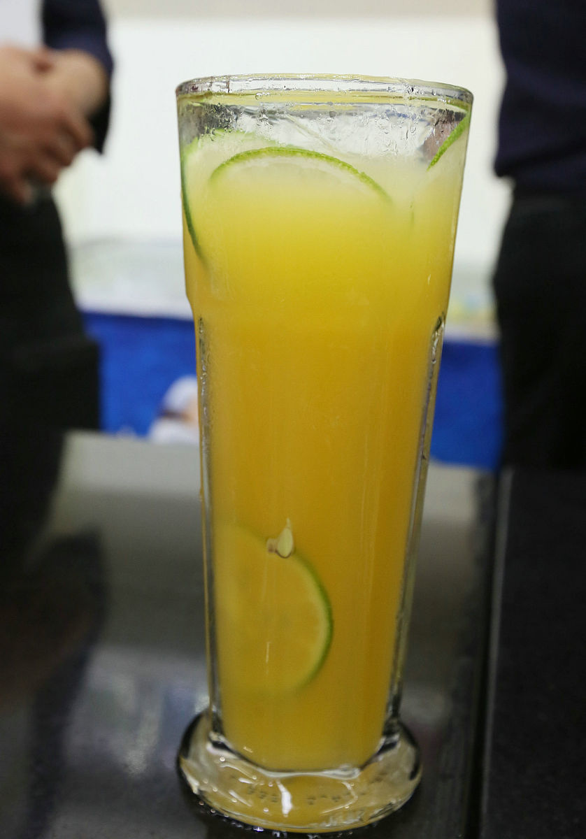 百香果青柠蜂蜜饮的做法 - 清凉解暑的夏日饮品