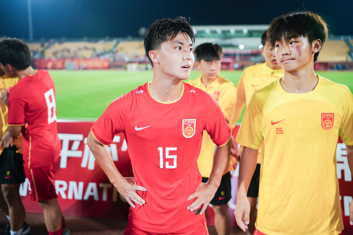 以王柯杰的风格描述一下中国参加卡塔尔世界杯