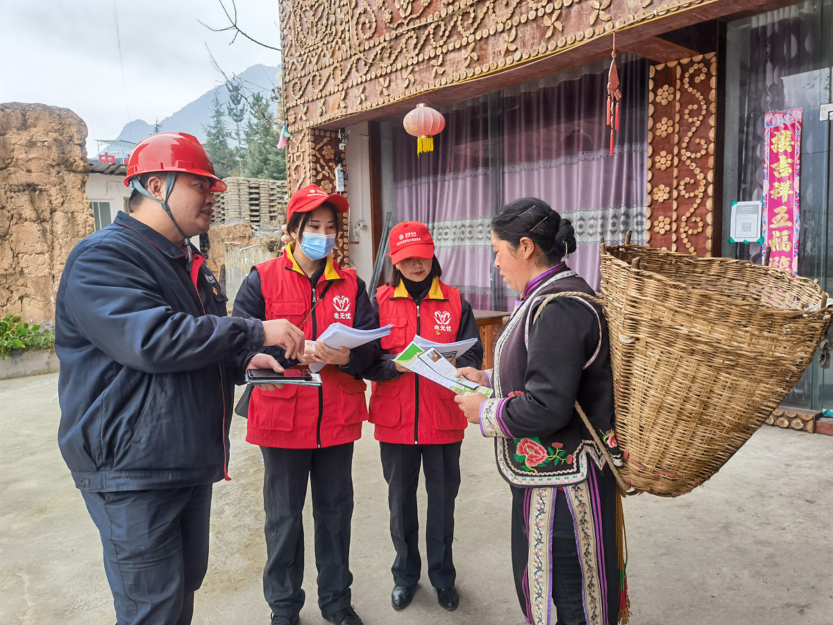 翻译
Furthermore, I have had an opportunity to read the handbook, and I understand that I may ask the EHS department or my contract contact any questions I might have concerning the handbook.