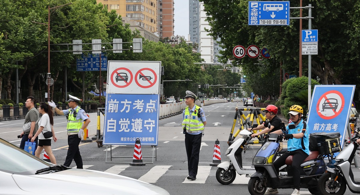 高速公路上不能过什么车