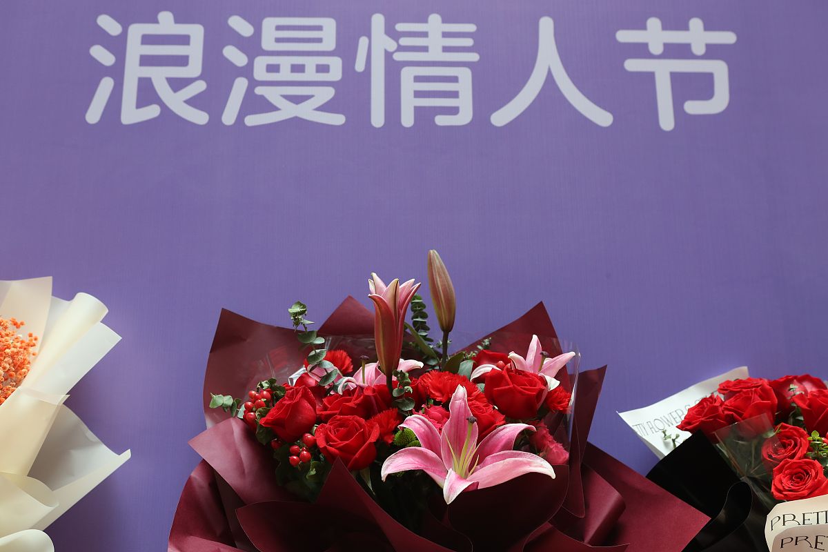 朋友送花如何回复？暖心话语让他开心！