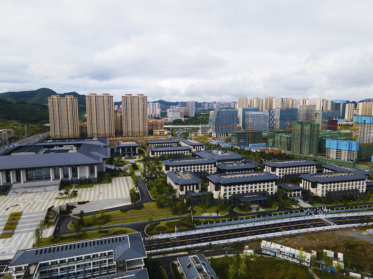 请结合攀枝花东区高新技术产业园区的具体情况论述攀枝花东区高新技术产业园区新型工业化与信息化深度融合的路径
