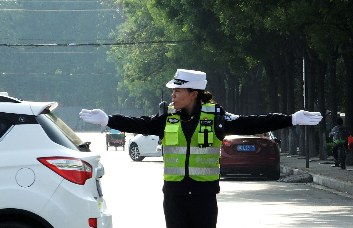 帮我写一份大学生预备党员的转正申请至少2000字