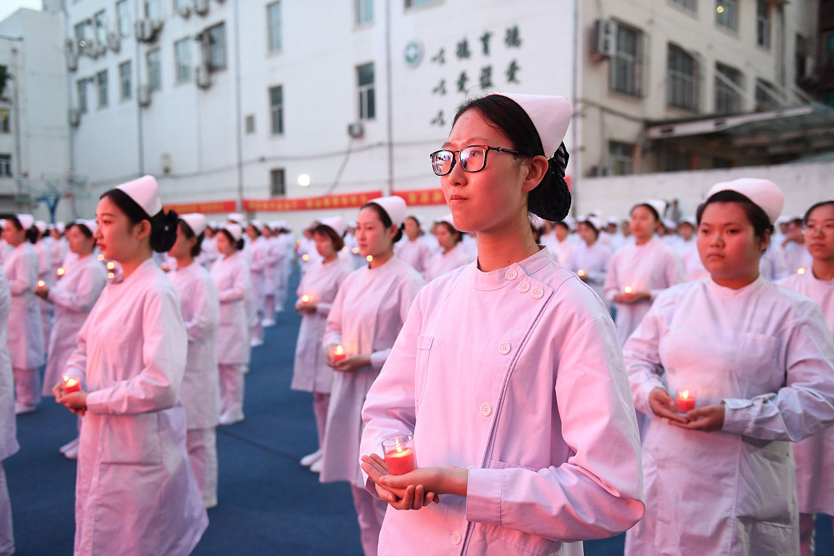 为什么选择学习护理专业？未来就业前景及发展趋势