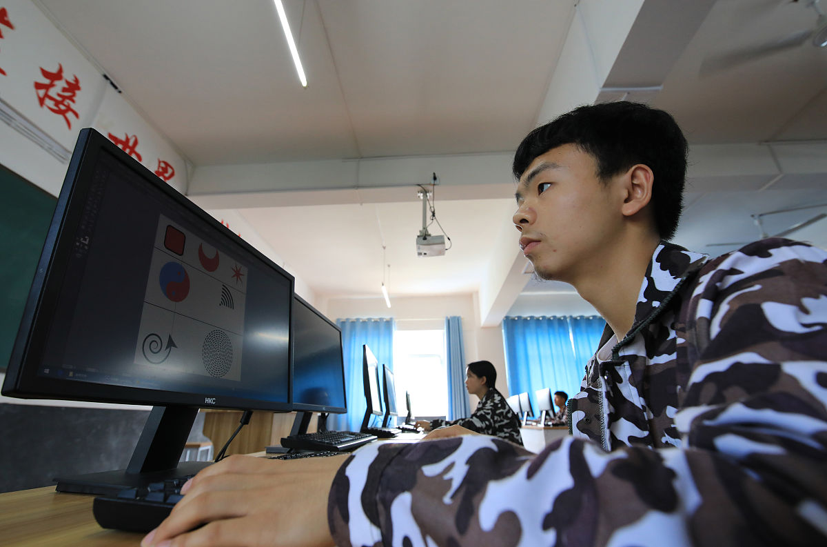 贵州职业技术学院热门专业推荐：计算机、电子商务、化妆品技术与营销等