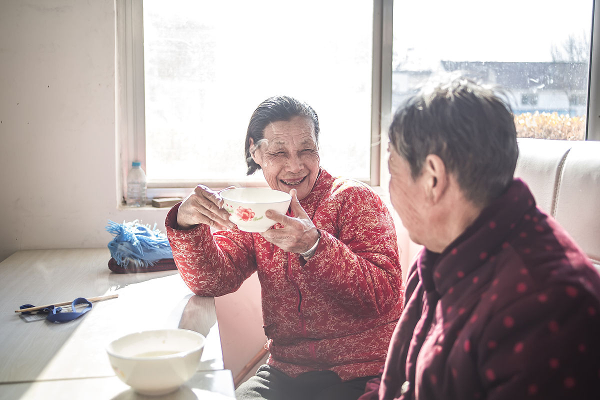 外婆的针线：平凡中的温暖与劳动之美