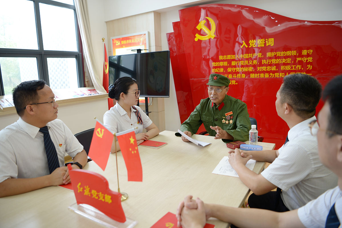 20个关于师德的小故事标题：见证师者仁心与爱