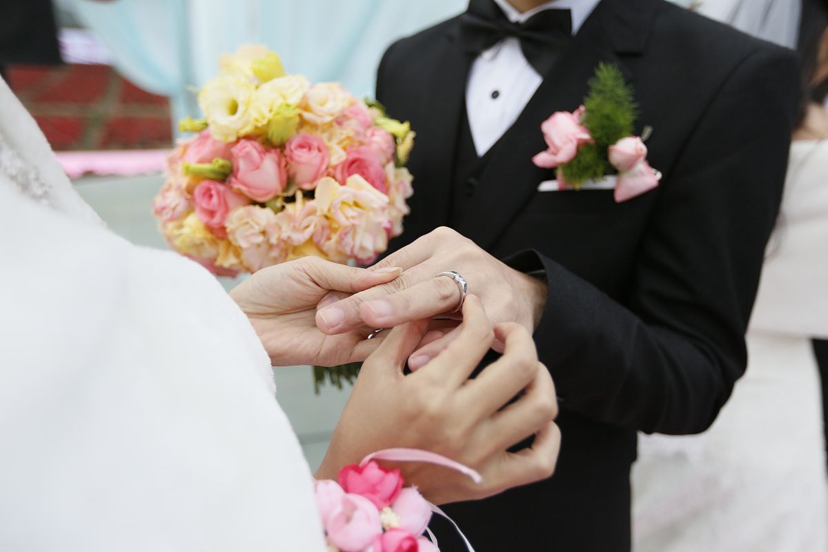 浪漫指南：如何筹划一场难忘的订婚仪式？