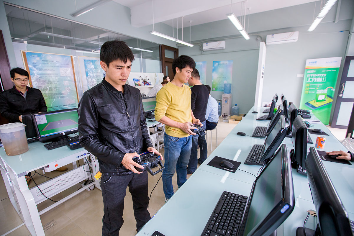 南宁商贸学校数控技术应用专业前景怎么样？