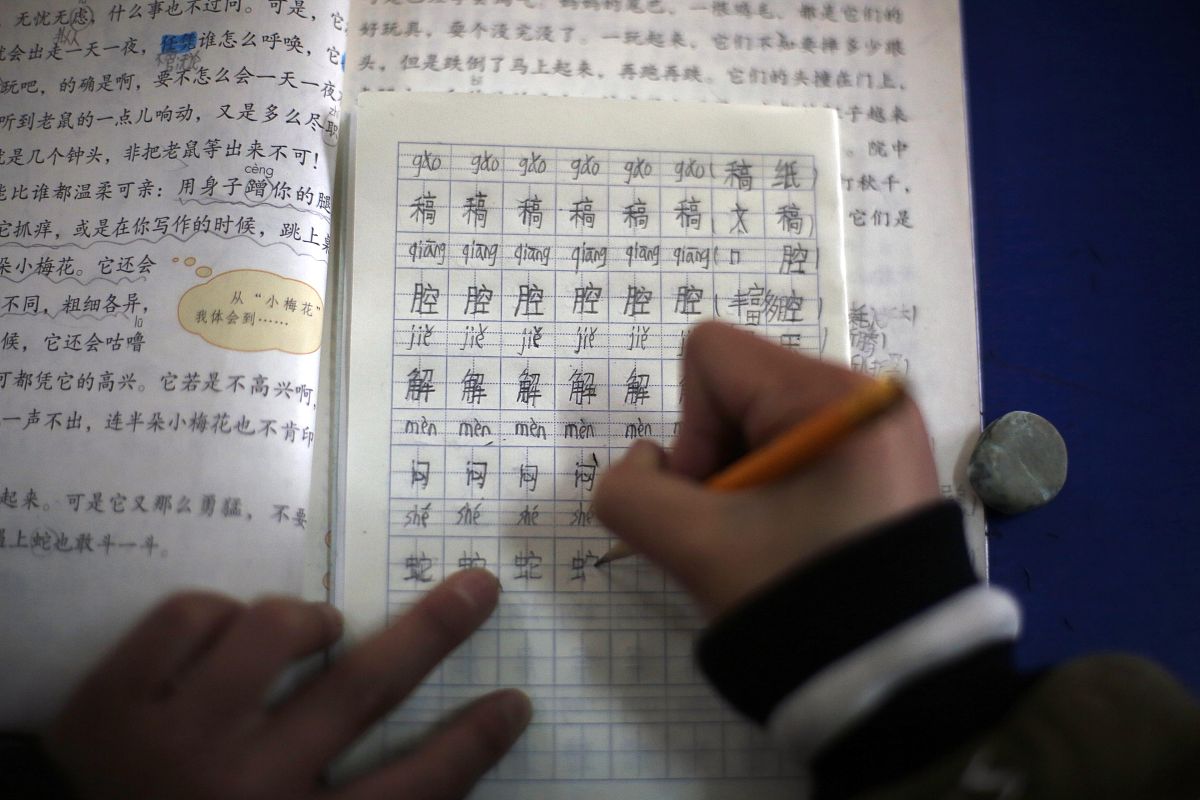 少、点、作、业 四字七言绝句，写尽学子夜读心声