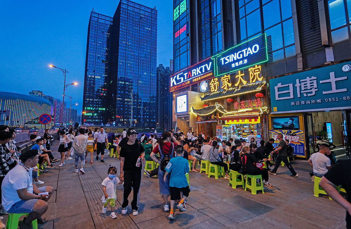 贵阳电子铁路职业学校地址：花果园街道华山路，交通便利