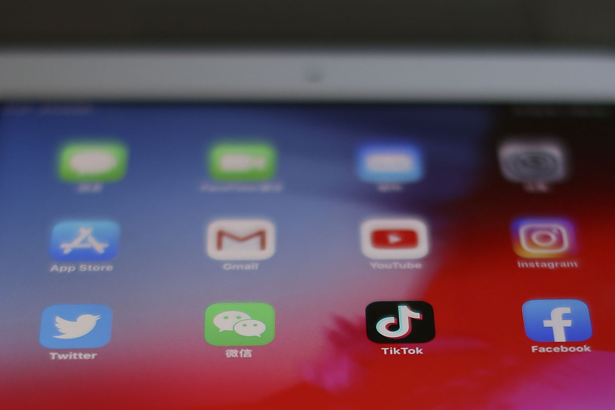 请650字的博客文章主题是：苹果手机怎么投屏到电视上