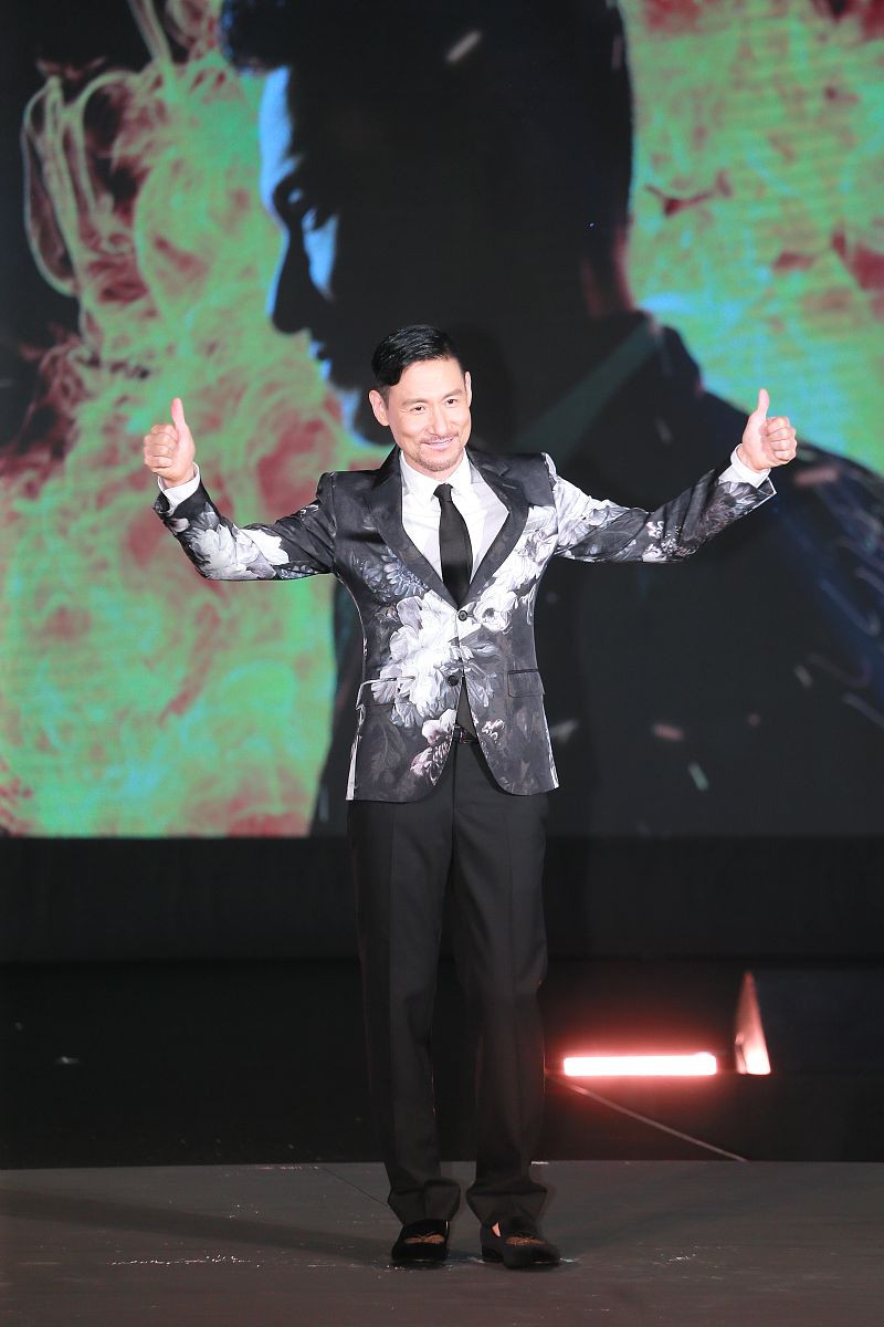 陈奕迅演唱会被喊话'再唱十年'，原因竟是'我恨张学友'？