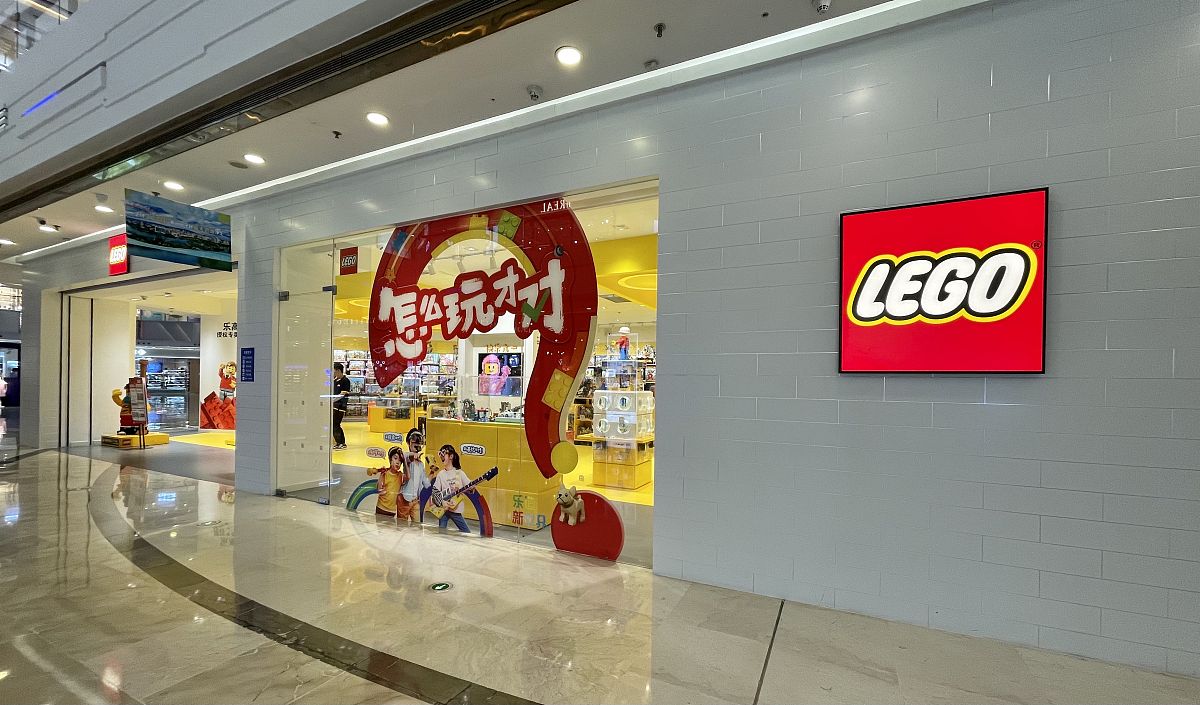 上海乐高环贸店销售策略研究毕业论文 - 深入分析产品定位、营销推广、渠道选择和服务质量