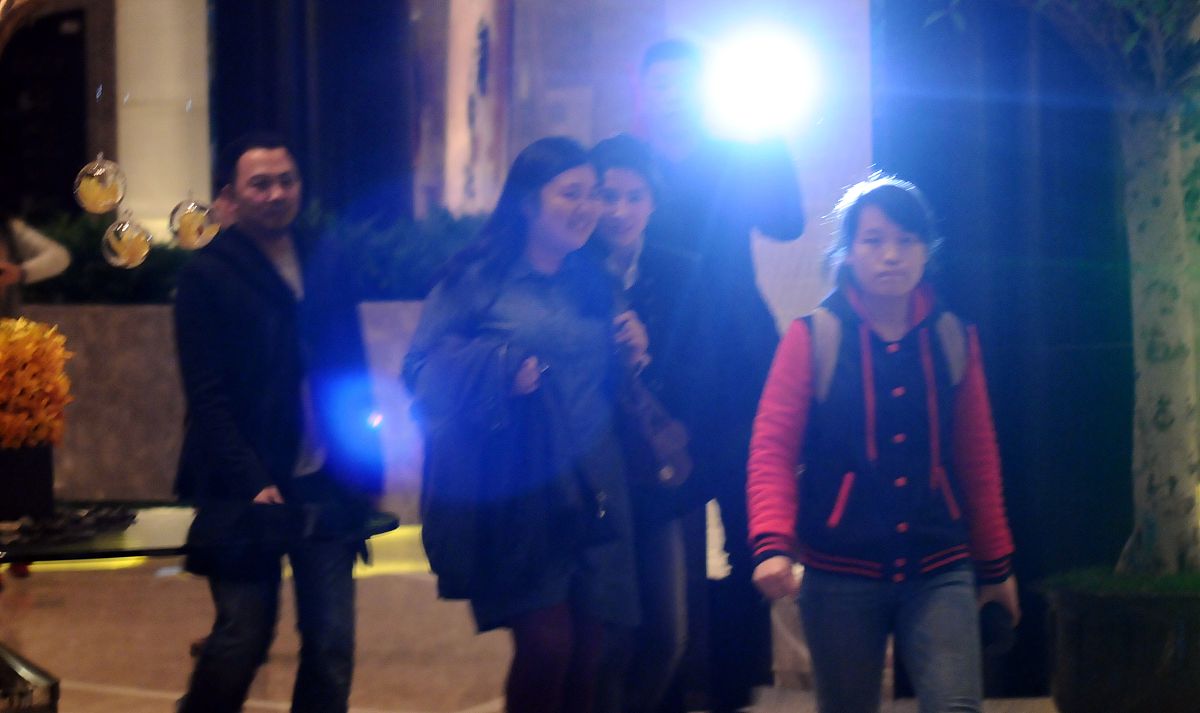 妻子想去夜总会工作怎么办？如何沟通和解决担忧？