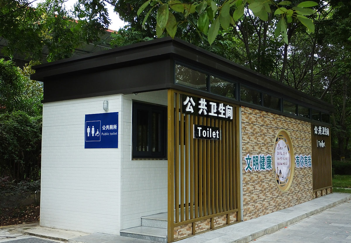 泰山景区男厕现女性排队，引爆厕所性别争议，景区回应！