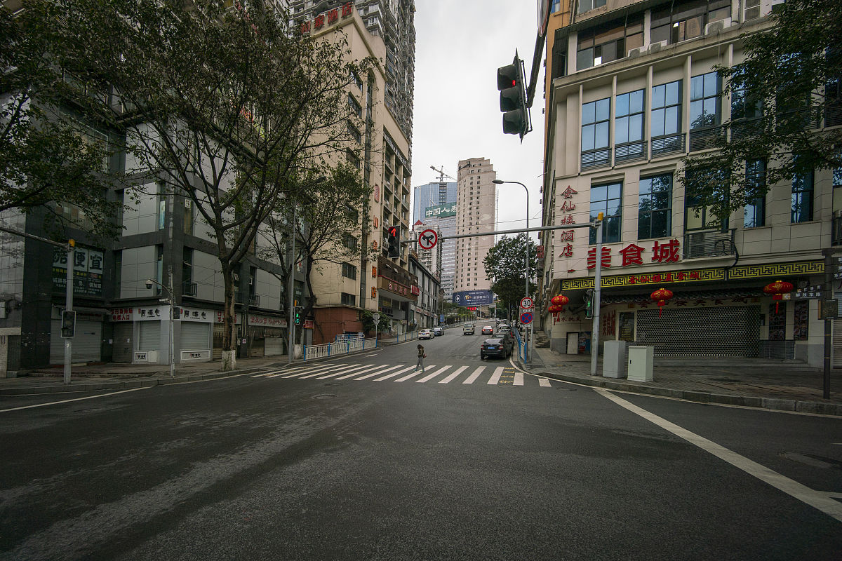 2020年3月3日,受疫情影响,重庆朝天门街道行人稀少.