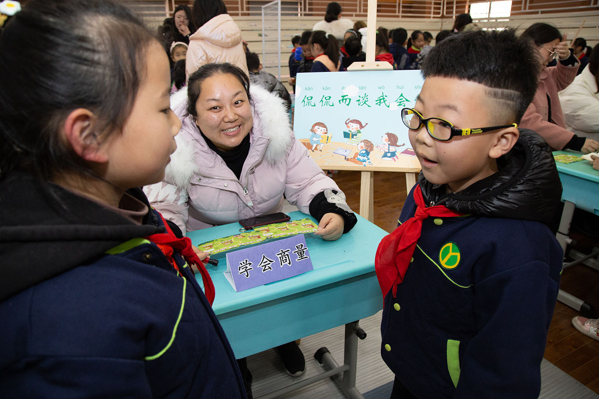 出一道小学二年级同时涉及语文、数学、历史的有难度的数学思维题最后答案是一位数